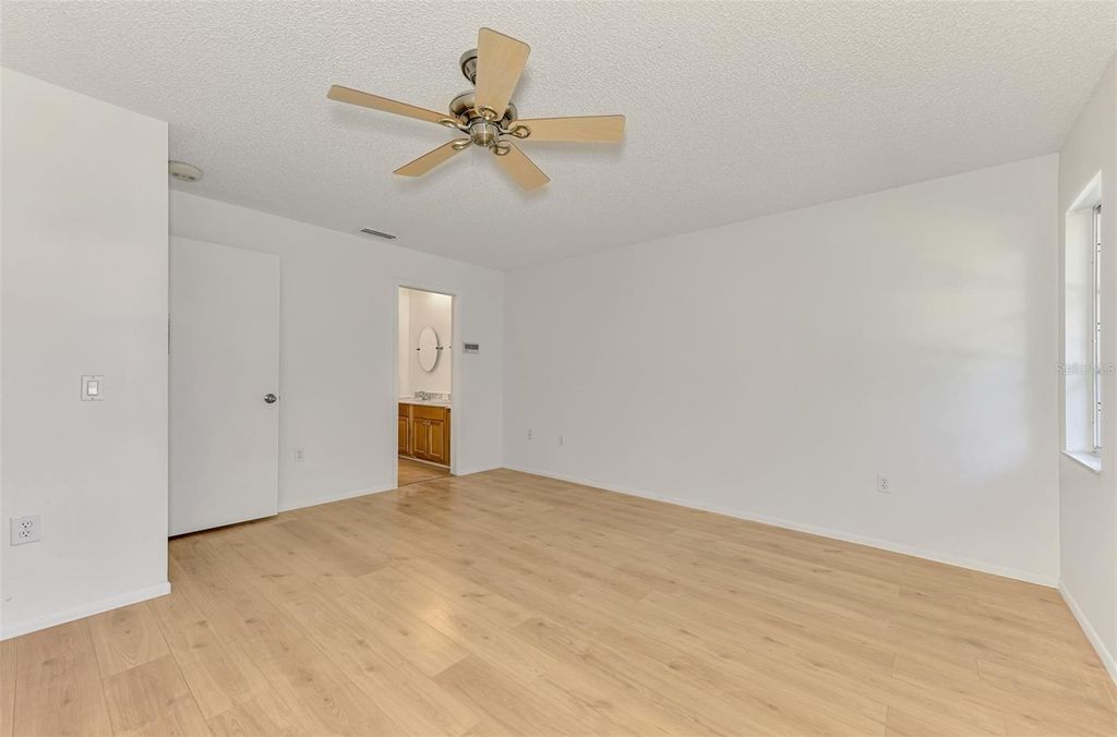 Image 34 of property listing at 5711 GARDEN LAKES PALM, Bradenton, FL 34203