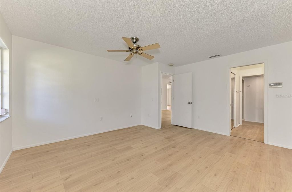 Image 35 of property listing at 5711 GARDEN LAKES PALM, Bradenton, FL 34203