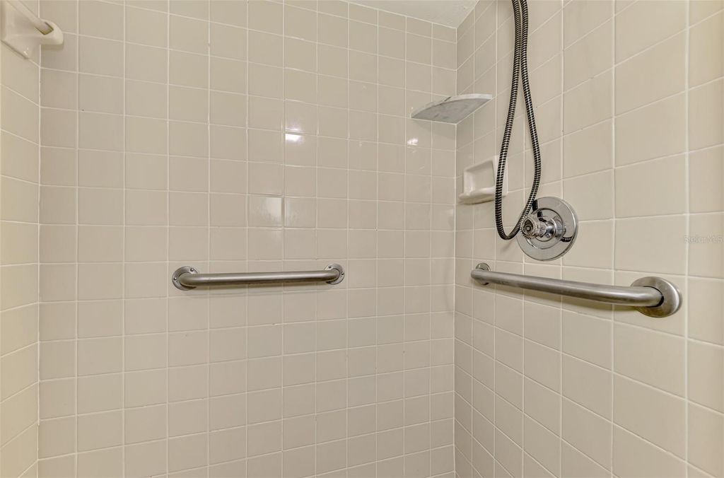 Image 38 of property listing at 5711 GARDEN LAKES PALM, Bradenton, FL 34203