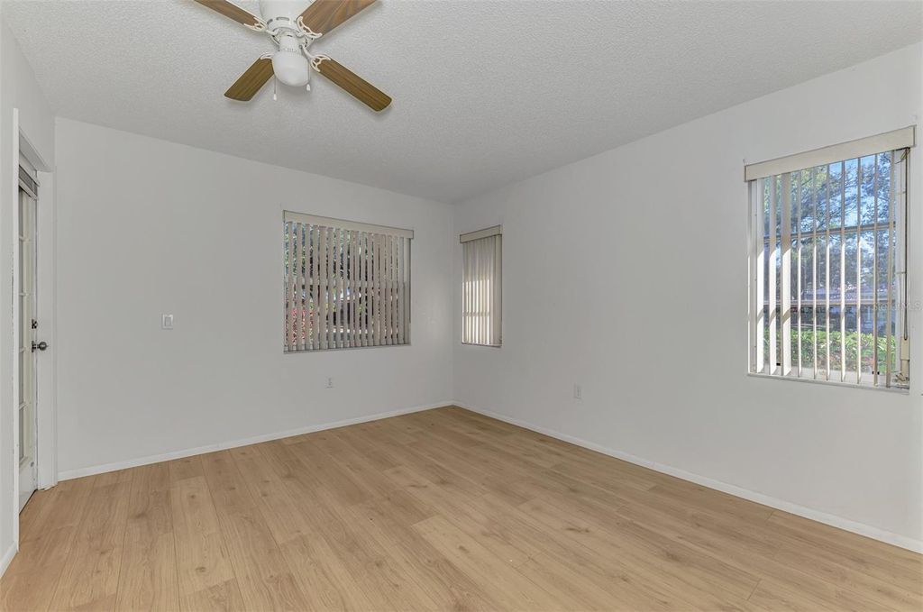 Image 40 of property listing at 5711 GARDEN LAKES PALM, Bradenton, FL 34203