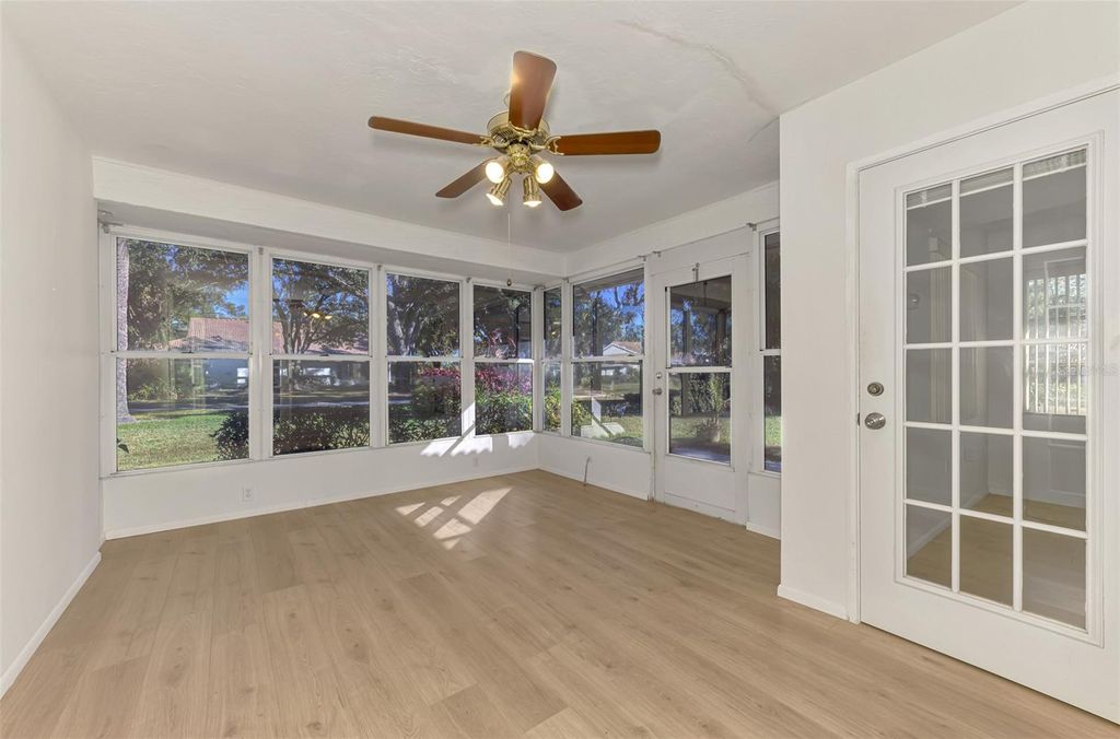 Image 43 of property listing at 5711 GARDEN LAKES PALM, Bradenton, FL 34203