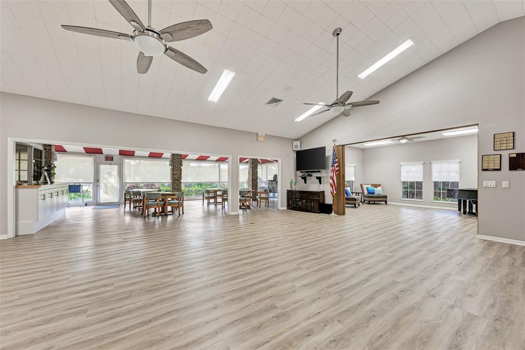 Image 58 of property listing at 5711 GARDEN LAKES PALM, Bradenton, FL 34203