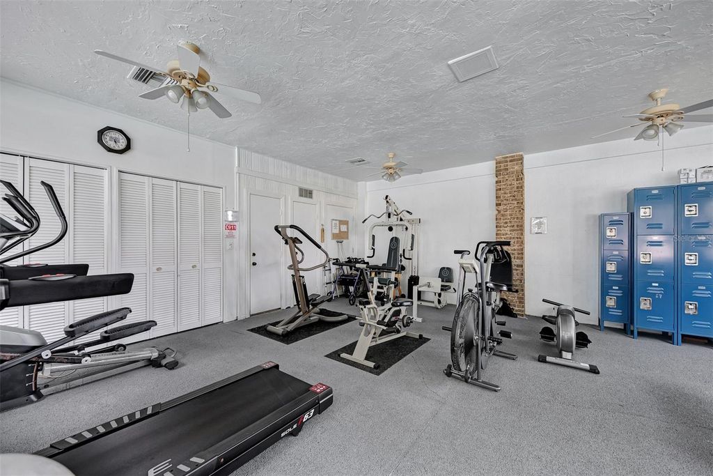 Image 60 of property listing at 5711 GARDEN LAKES PALM, Bradenton, FL 34203