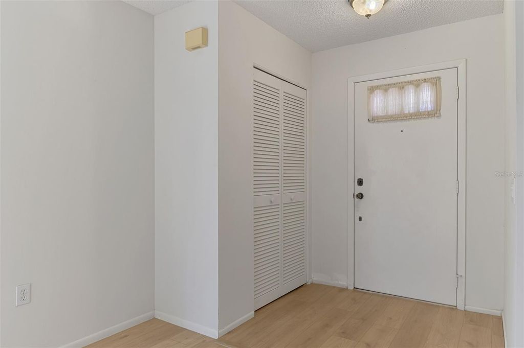 Image 7 of property listing at 5711 GARDEN LAKES PALM, Bradenton, FL 34203