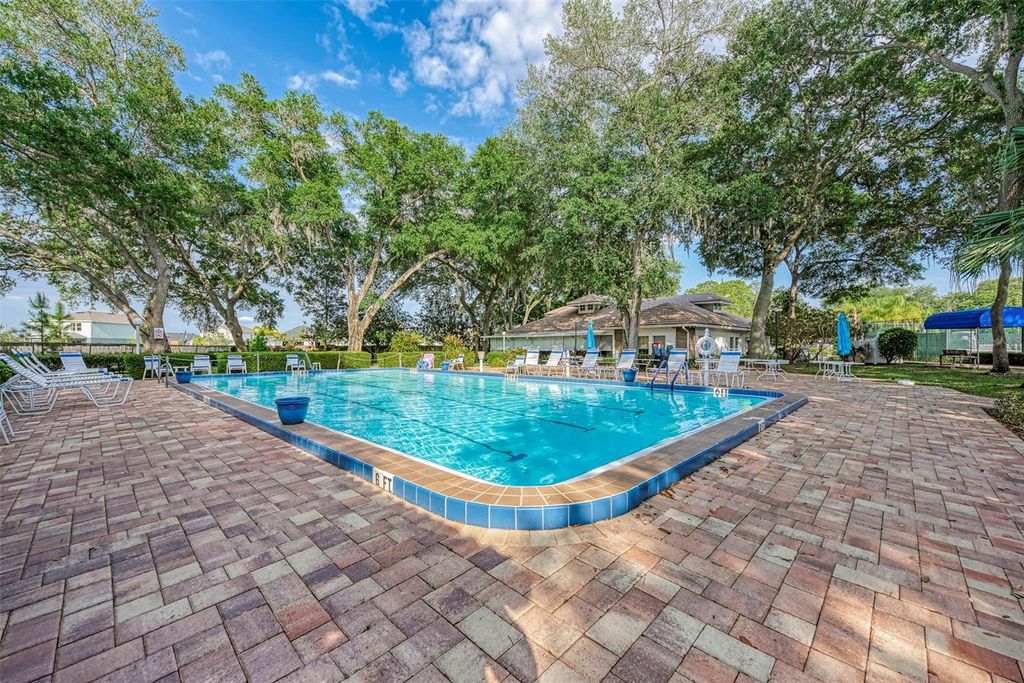 Image 65 of property listing at 5711 GARDEN LAKES PALM, Bradenton, FL 34203