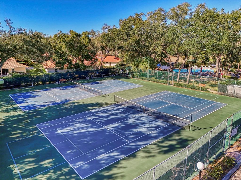 Image 66 of property listing at 5711 GARDEN LAKES PALM, Bradenton, FL 34203