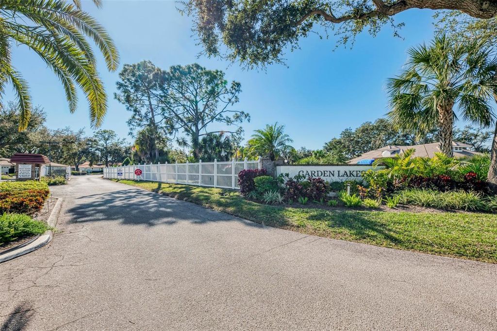 Image 67 of property listing at 5711 GARDEN LAKES PALM, Bradenton, FL 34203