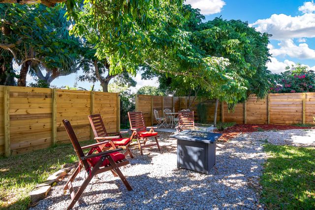 609 S Arnold Avenue, Lantana, FL 33462