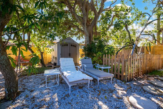 609 S Arnold Avenue, Lantana, FL 33462