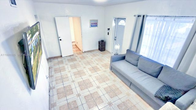 334 W 36th Ter, Hialeah, FL 33012