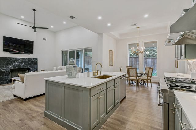 1101 Garraty, Terrell Hills, TX 78209