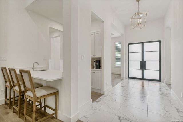 1101 Garraty, Terrell Hills, TX 78209