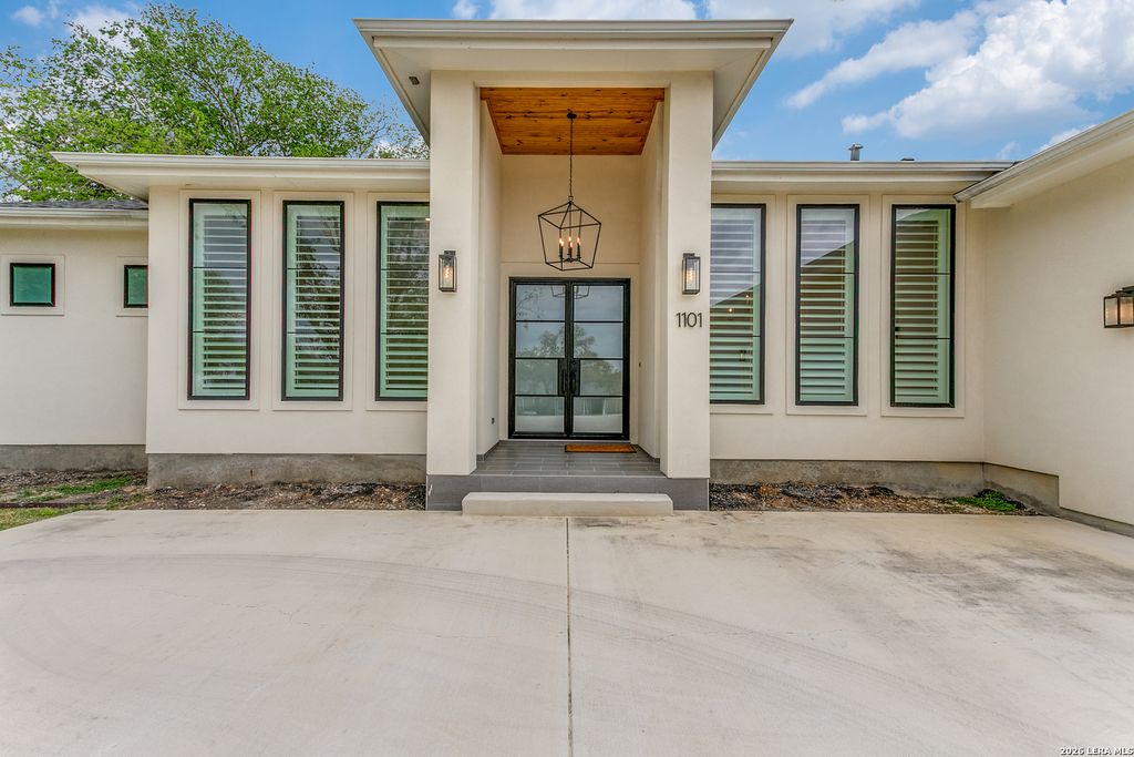 1101 Garraty, Terrell Hills, TX 78209