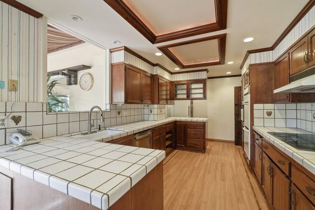 730 Hillsborough Boulevard, Hillsborough, CA 94010