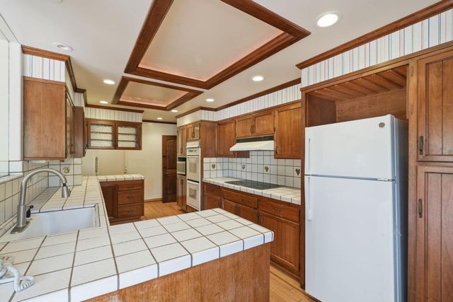 730 Hillsborough Boulevard, Hillsborough, CA 94010