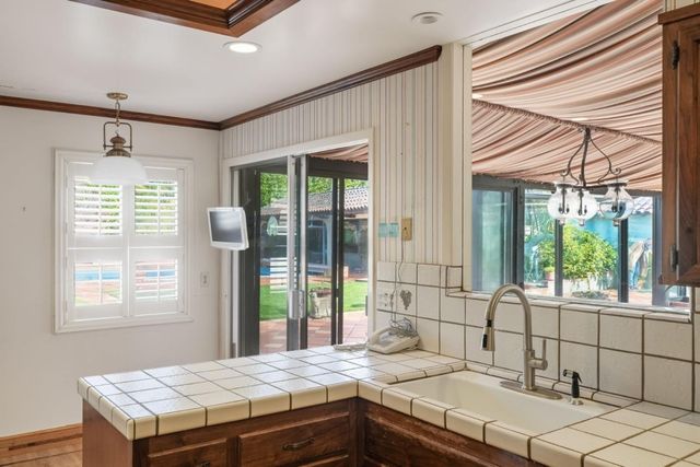 730 Hillsborough Boulevard, Hillsborough, CA 94010