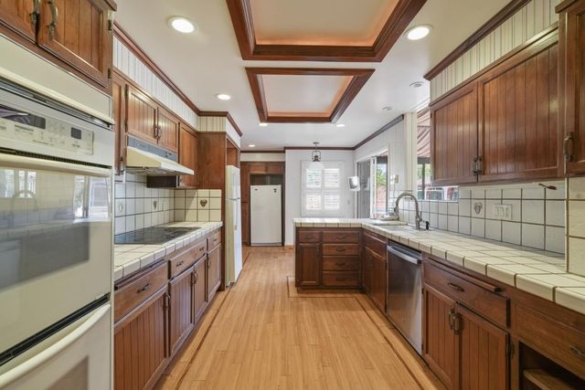 730 Hillsborough Boulevard, Hillsborough, CA 94010