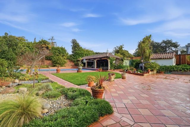 730 Hillsborough Boulevard, Hillsborough, CA 94010