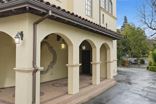 730 Hillsborough Boulevard, Hillsborough, CA 94010