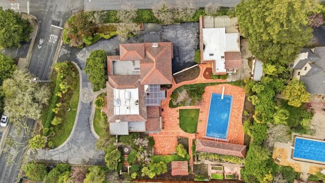 730 Hillsborough Boulevard, Hillsborough, CA 94010