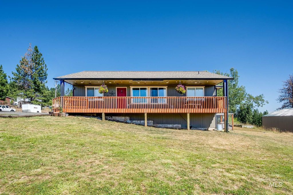 110 Terrace Ave, Deary, ID 83823