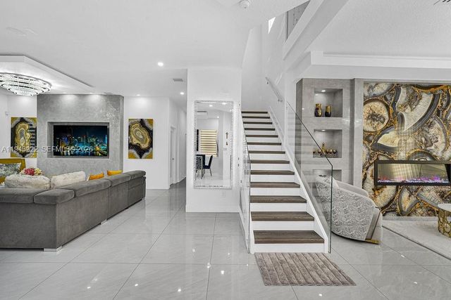 18061 NW 87th Ct, Hialeah, FL 33018