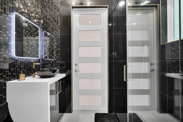 18061 NW 87th Ct, Hialeah, FL 33018