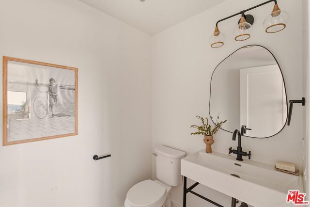 1083 Milwaukee Avenue, Los Angeles, CA 90042