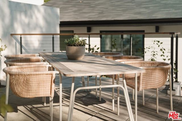 1083 Milwaukee Avenue, Los Angeles, CA 90042