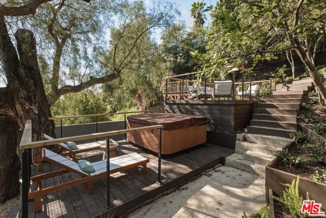 1083 Milwaukee Avenue, Los Angeles, CA 90042