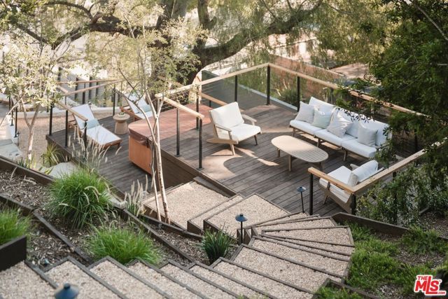 1083 Milwaukee Avenue, Los Angeles, CA 90042