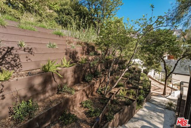 1083 Milwaukee Avenue, Los Angeles, CA 90042