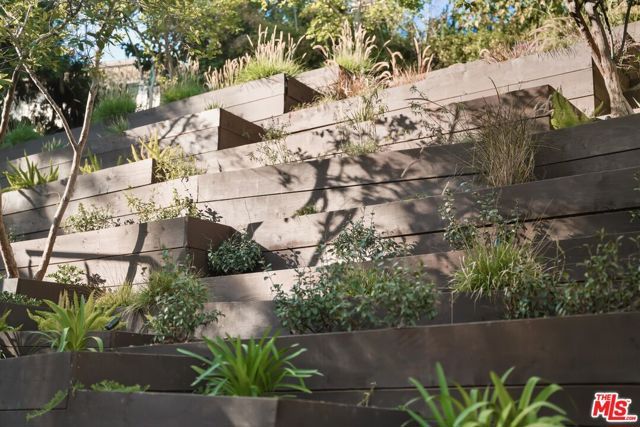 1083 Milwaukee Avenue, Los Angeles, CA 90042