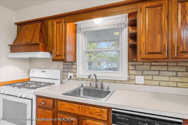 315 Hungerford Street, Lansing, MI 48917