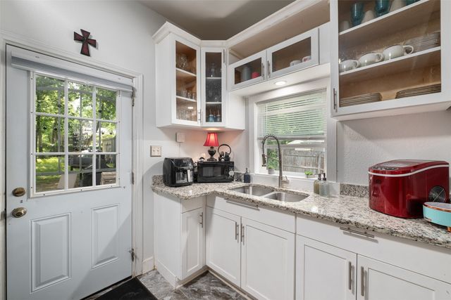 2832 Forest Avenue, Fort Worth, TX 76112