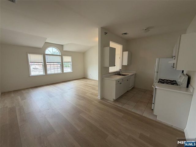 33 Prospect Street 10, Palisades Park, NJ 07650