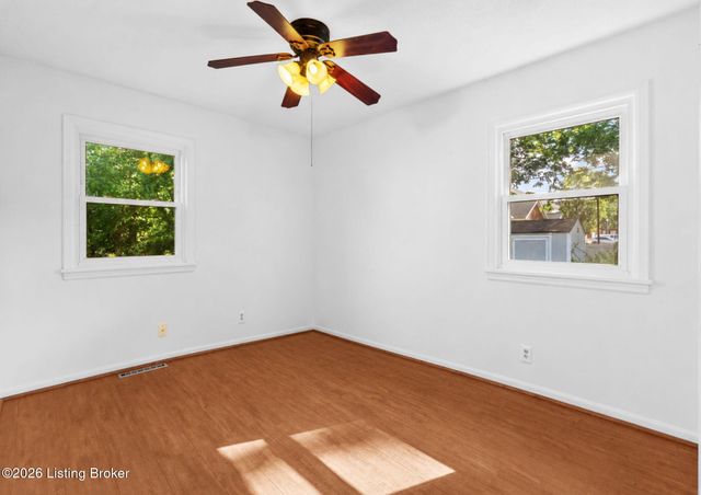 121 Blue Fields Rd, Louisville, KY 40223
