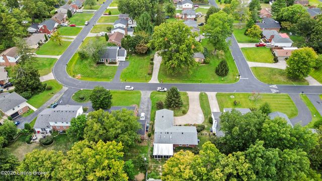 121 Blue Fields Rd, Louisville, KY 40223