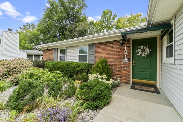 121 Blue Fields Rd, Louisville, KY 40223