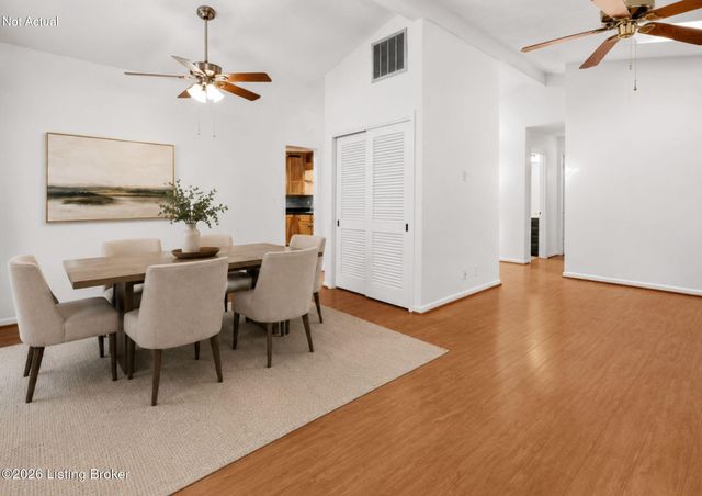 121 Blue Fields Rd, Louisville, KY 40223