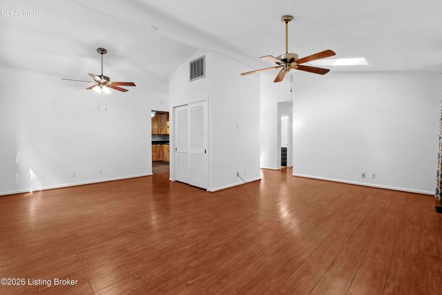 121 Blue Fields Rd, Louisville, KY 40223