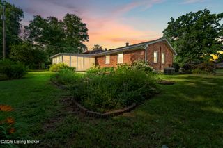 121 Blue Fields Rd, Louisville, KY 40223