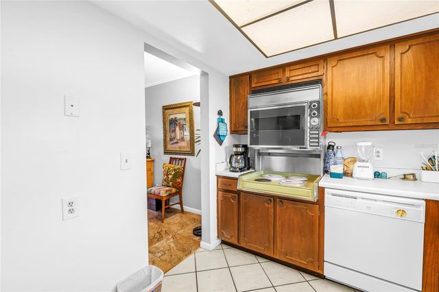 5020 BRITTANY DRIVE S 124, St Petersburg, FL 33715