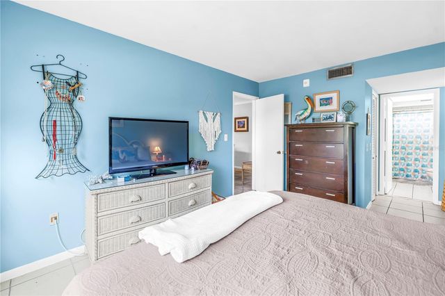 5020 BRITTANY DRIVE S 124, St Petersburg, FL 33715