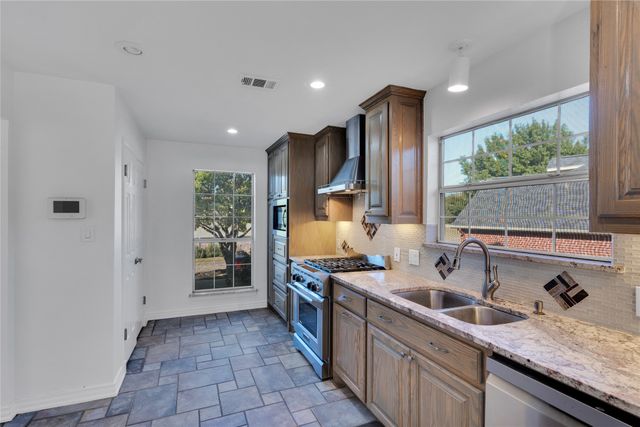 363 Balcones Drive, Fort Worth, TX 76108