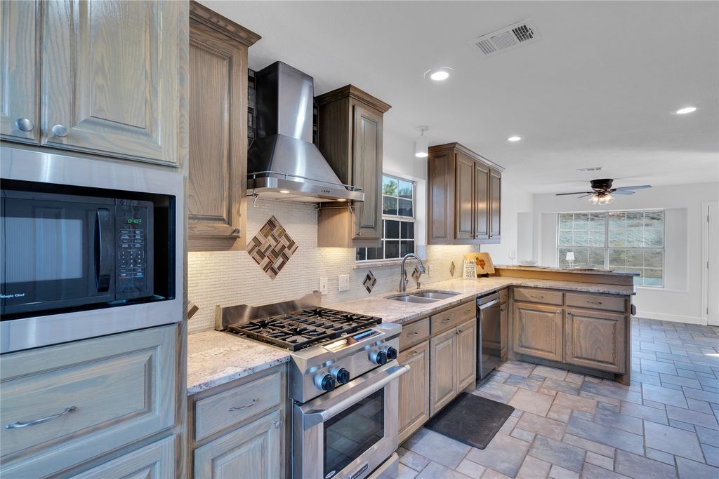 363 Balcones Drive, Fort Worth, TX 76108