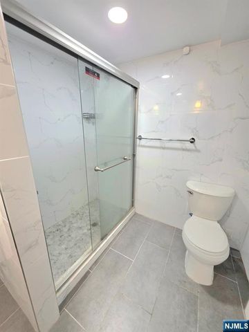 201 Riverdale Drive, Fort Lee, NJ 07024