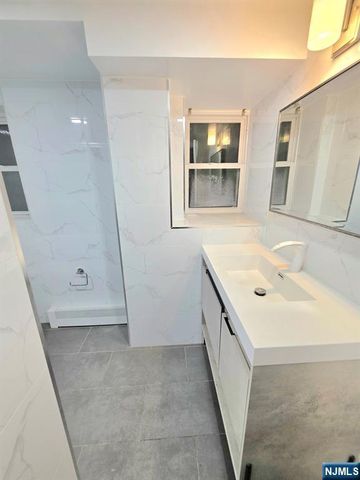 201 Riverdale Drive, Fort Lee, NJ 07024