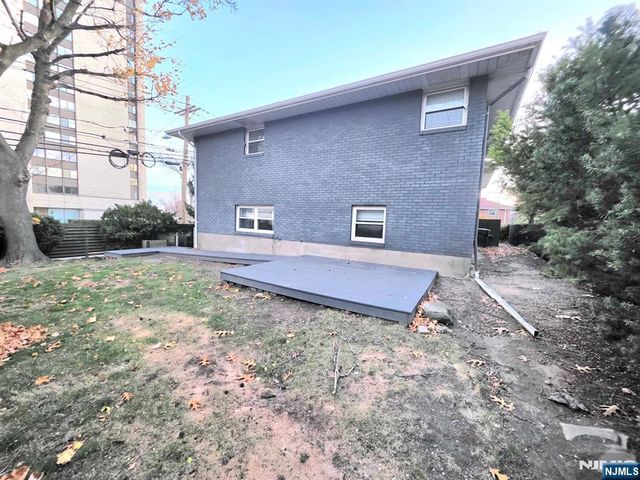 201 Riverdale Drive, Fort Lee, NJ 07024