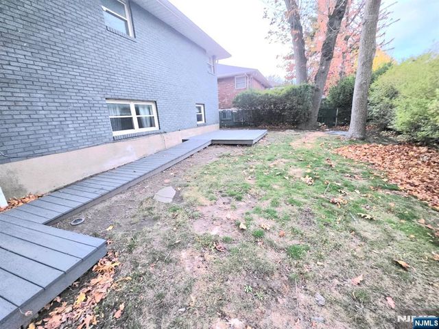 201 Riverdale Drive, Fort Lee, NJ 07024